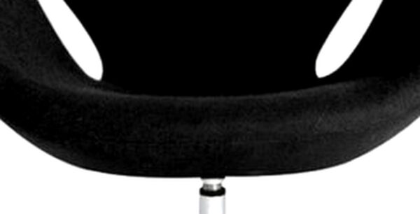Dettaglio seduta poltrona design Bauhaus nera, rivestimento scuro su fondo bianco, finiture premium.